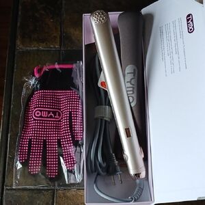 TYMO Silver Hair Straightener with Heat Resistant Glove.   D